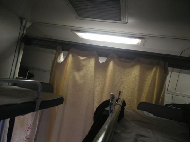 晚上火车卧铺照片图片
