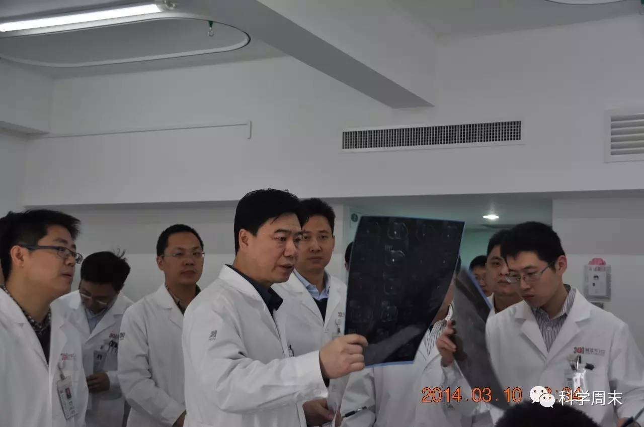 名医301医院刘荣靠什么能带领团队完成千例机器人肝胆胰手术