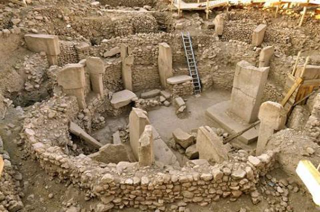 乱坟场 其实是一万年前的建筑,建造起源成谜 