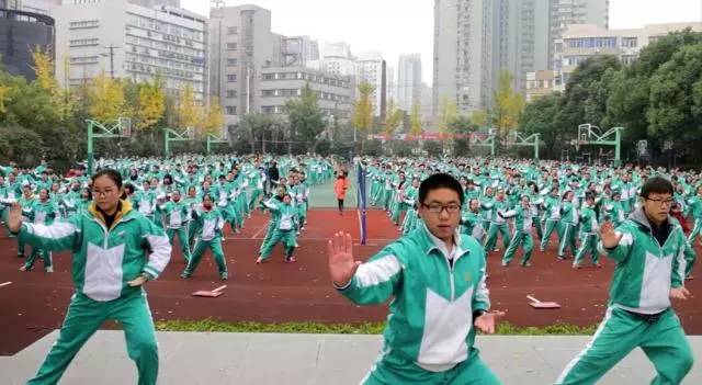 上海市市北中学校服图片