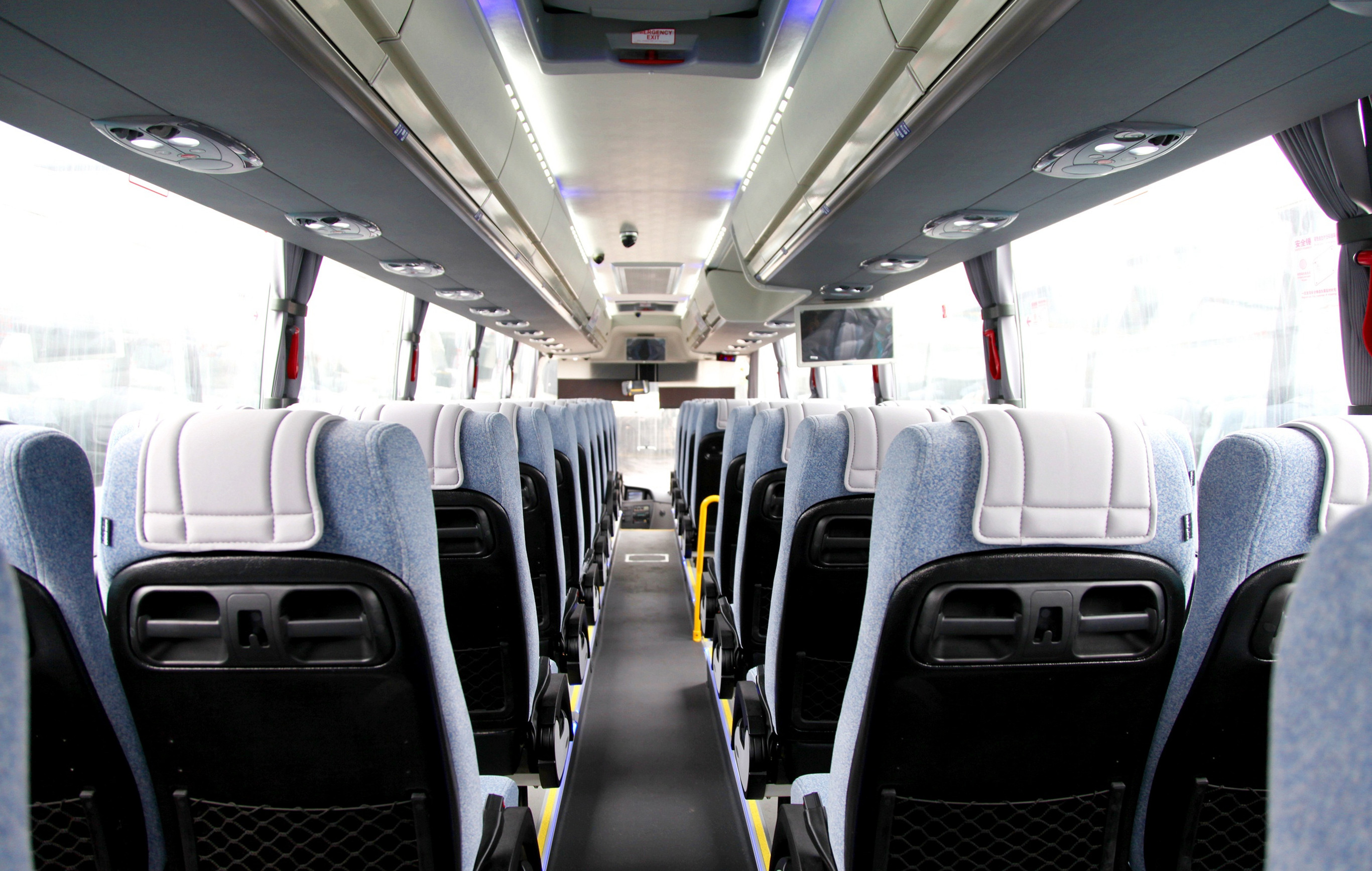 中型高二级客车内部图图片