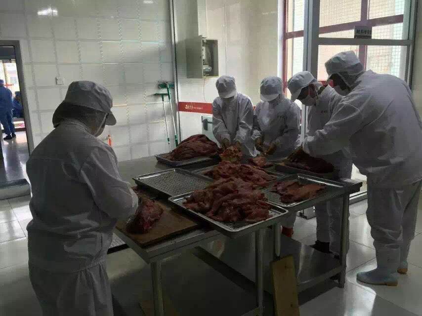 二连市蒙骄龙牛肉干食品加工厂是二连浩特市内唯一一家建厂生产牛肉干
