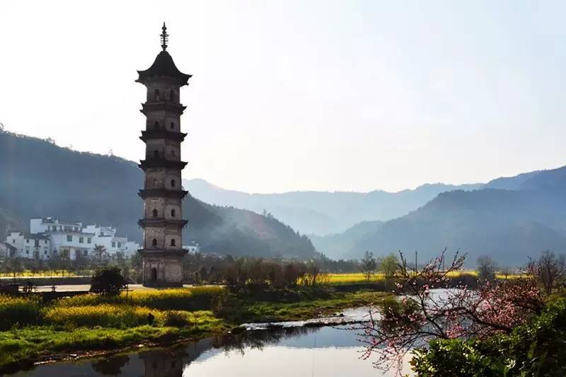 旅游 正文▲君到理坑见,人家尽枕河 还有理坑村村落,嵌建于群山包裹