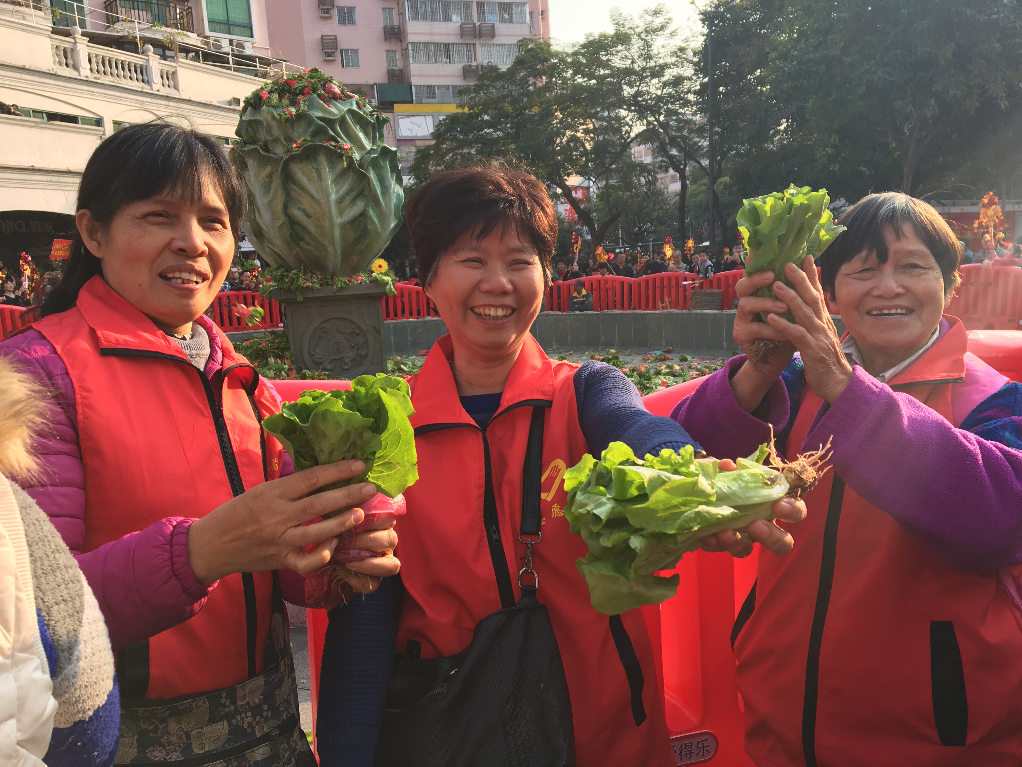 "生菜"取其"生财"之意,祝愿大家来年财源滚滚来!