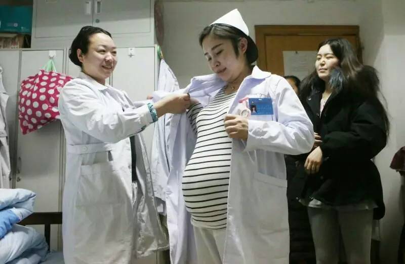 护士怀孕 大肚子图片