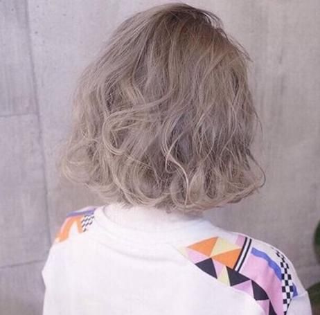 2017流行发型女短卷发:10款流行短卷发减龄更时尚
