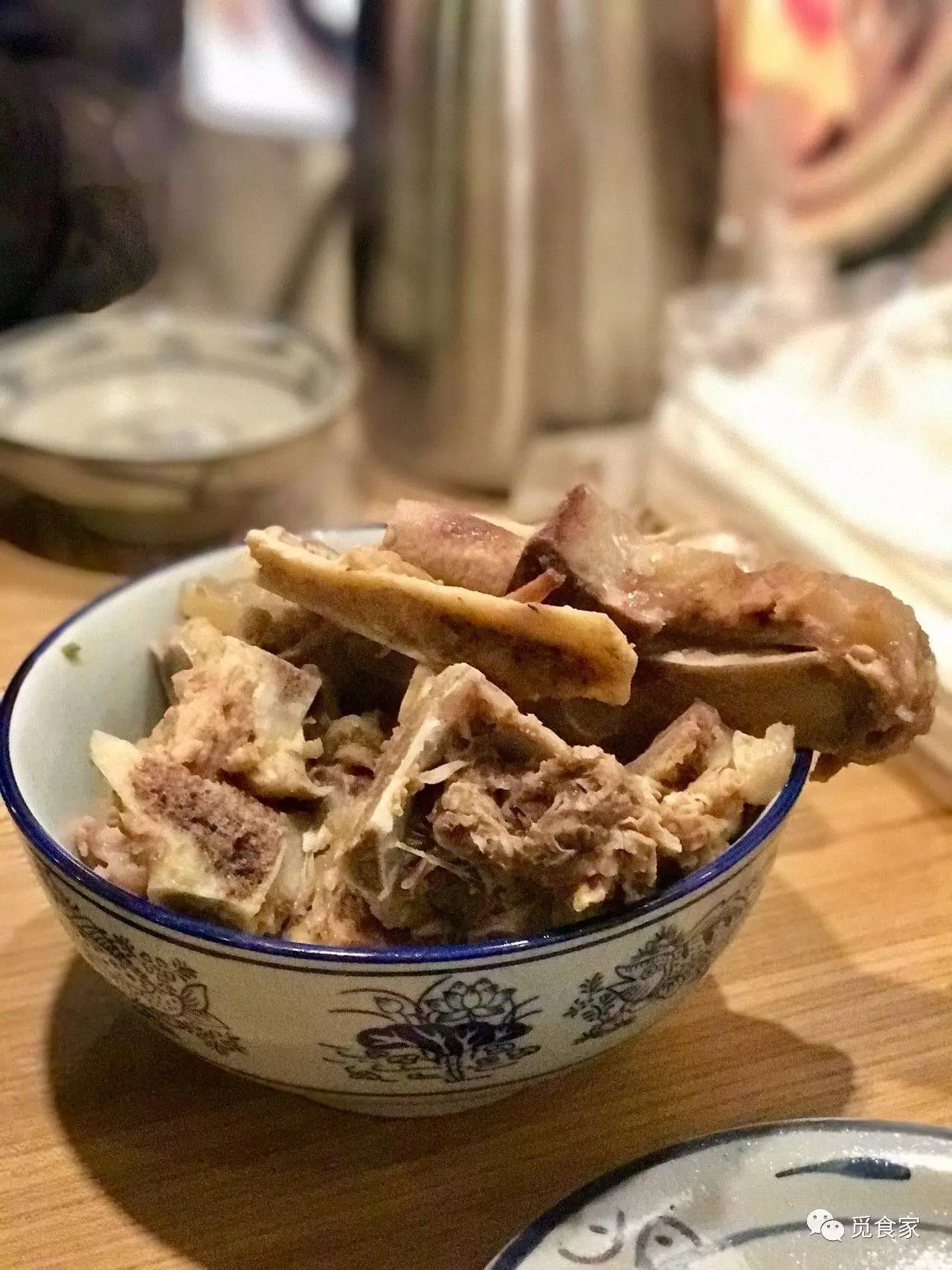 祿姐牛骨牛湯——來這裡你不會想吃肉,只想啃骨頭!