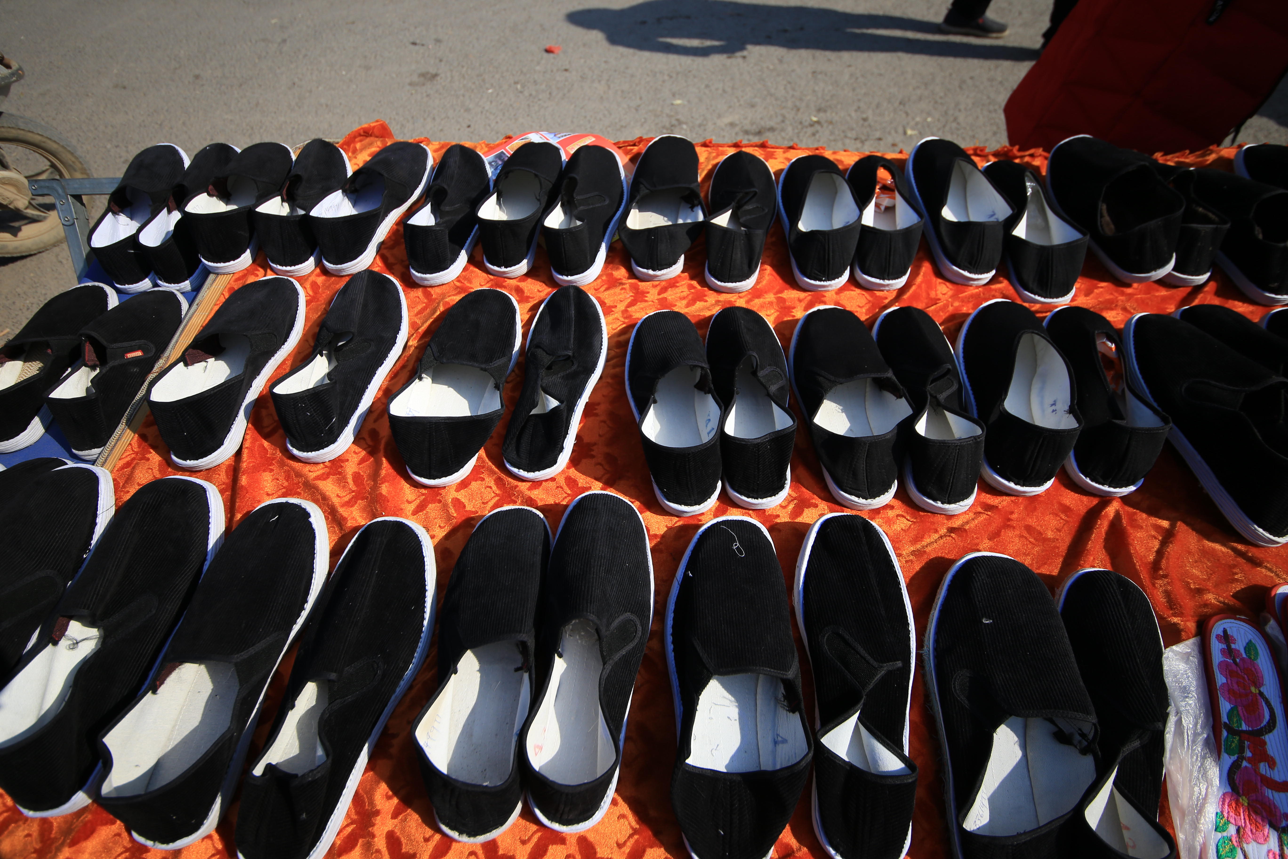 农村纯手工布鞋市场图片