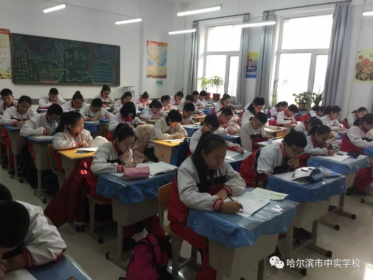 中实学校开学第一天孩子们充满活力迎接新学期