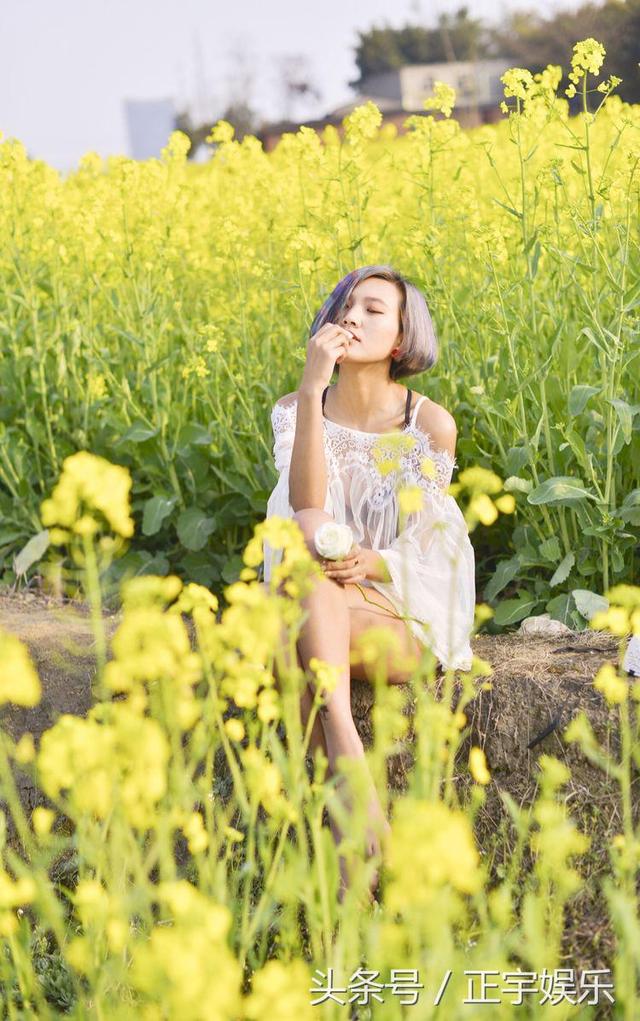 性感气质模特刀歌2017春天油菜花写真