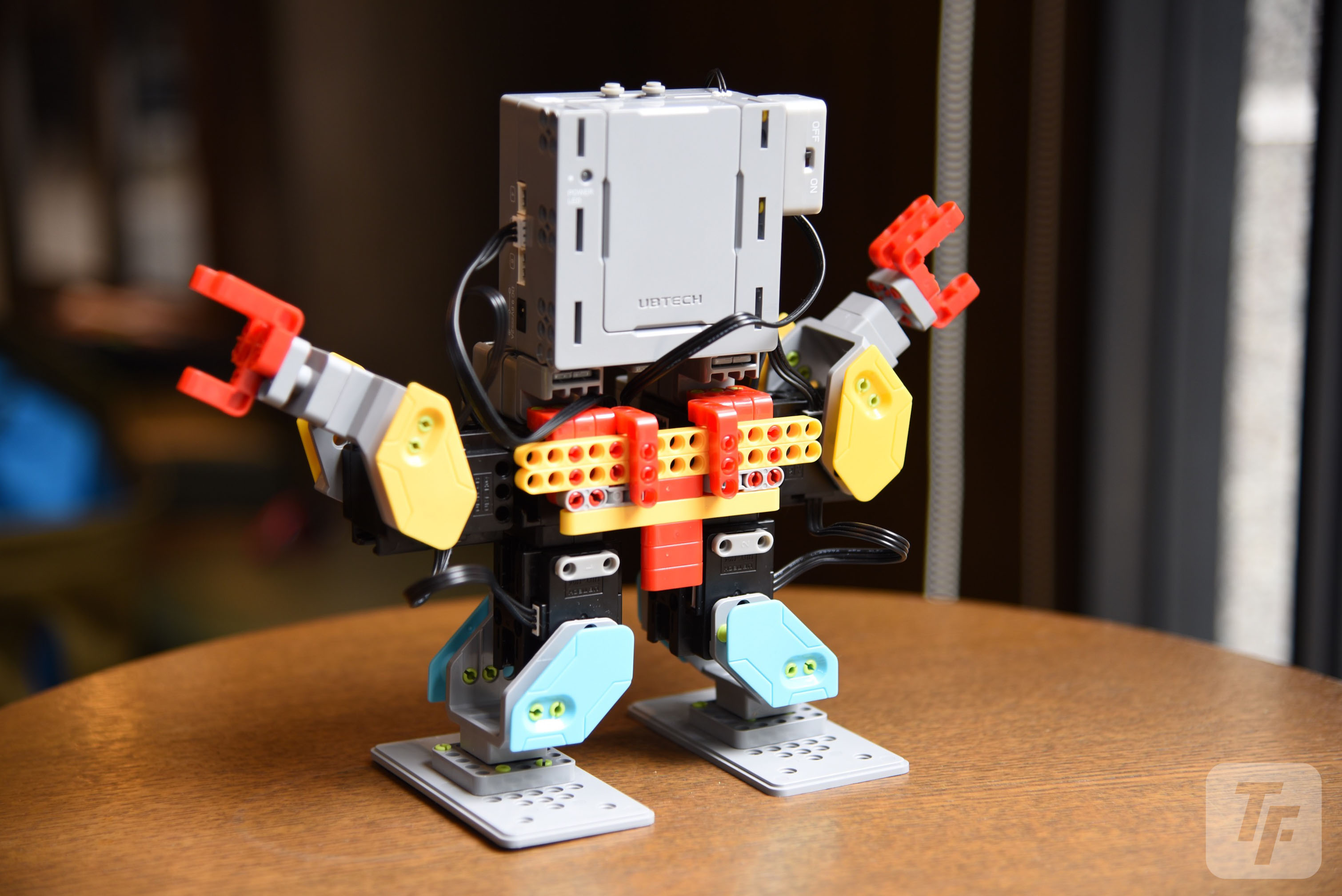jimu robot机器人评测:让积木不仅是拼砌而已