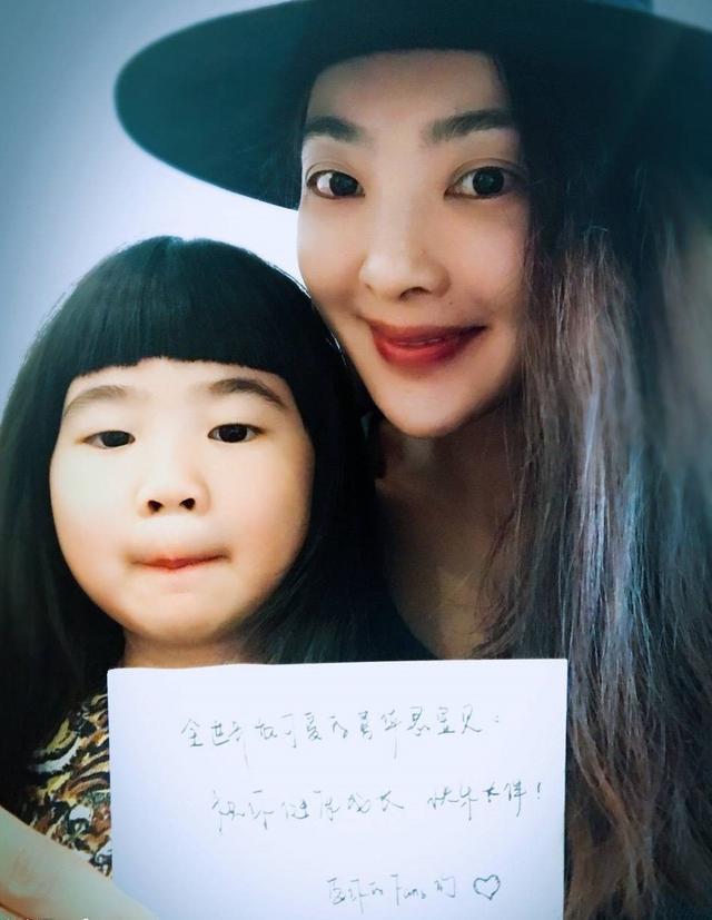 曹格女兒grace姐姐越來越漂亮,大長腿搶鏡!