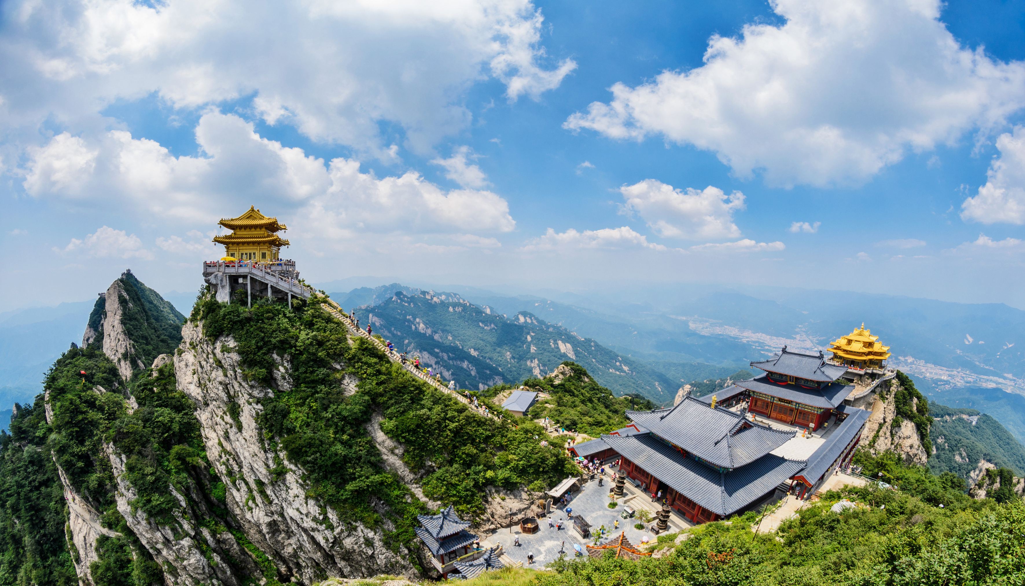 洛陽老君山景區堯山風景名勝區位於河南省平頂山市魯山縣西,地處伏牛