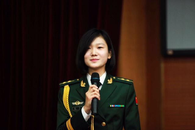 中国第一女武警图片