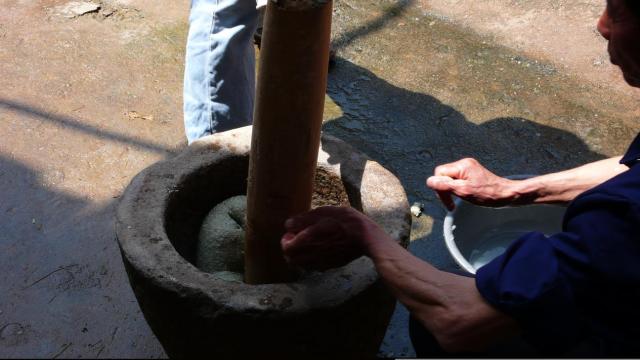 舂米过程图片