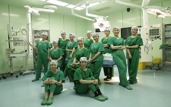 手术室团队手术期护理团队此次杨波教授及其手术团队采用机器人辅助
