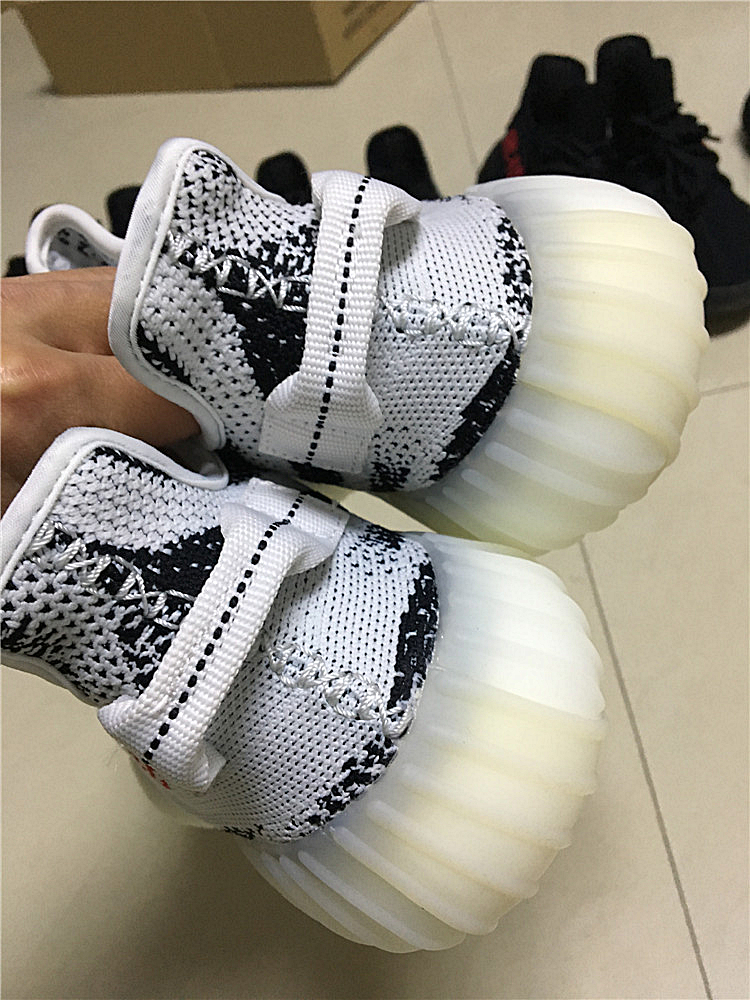 yeezy 350 v2白斑马如何鉴定真假?