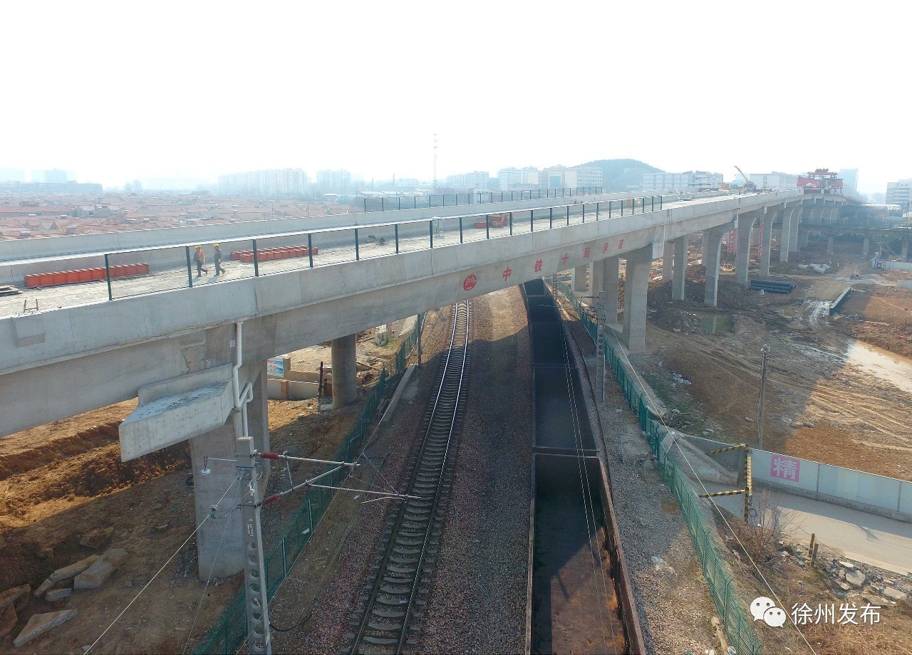 徐州这条重要的路,跨铁路大桥合龙,通行还远吗?