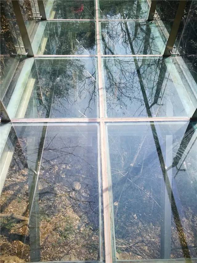 六安霍山玻璃栈道图片