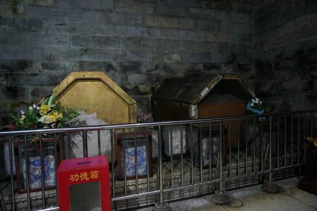 照片直击:被盗的光绪皇帝地宫和灵柩