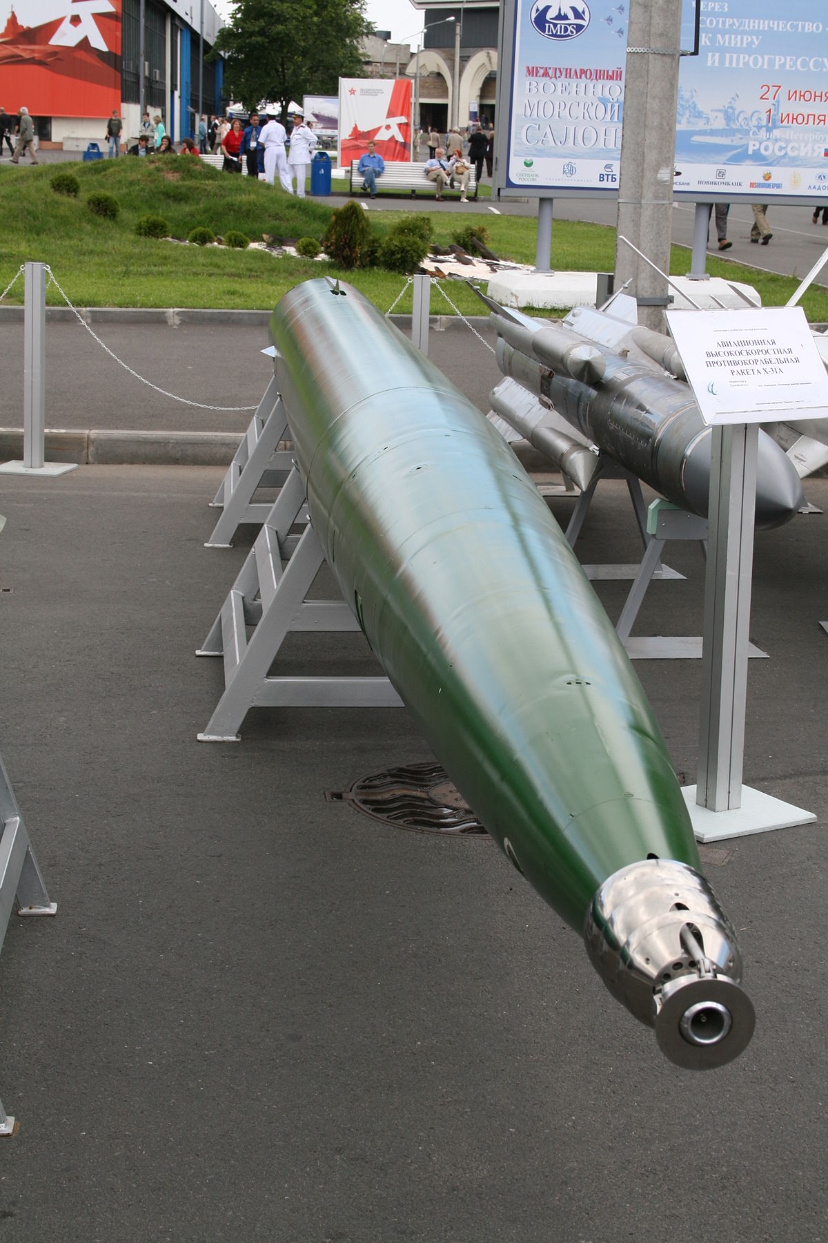 俄va-111型533毫米超空泡鱼雷,该鱼雷最高速可达370公里/小时.