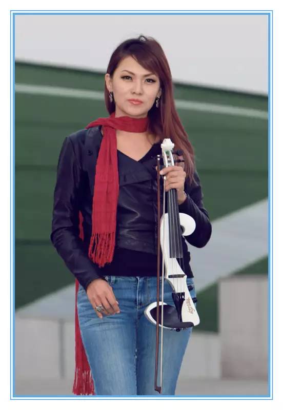 外蒙古国女歌手图片