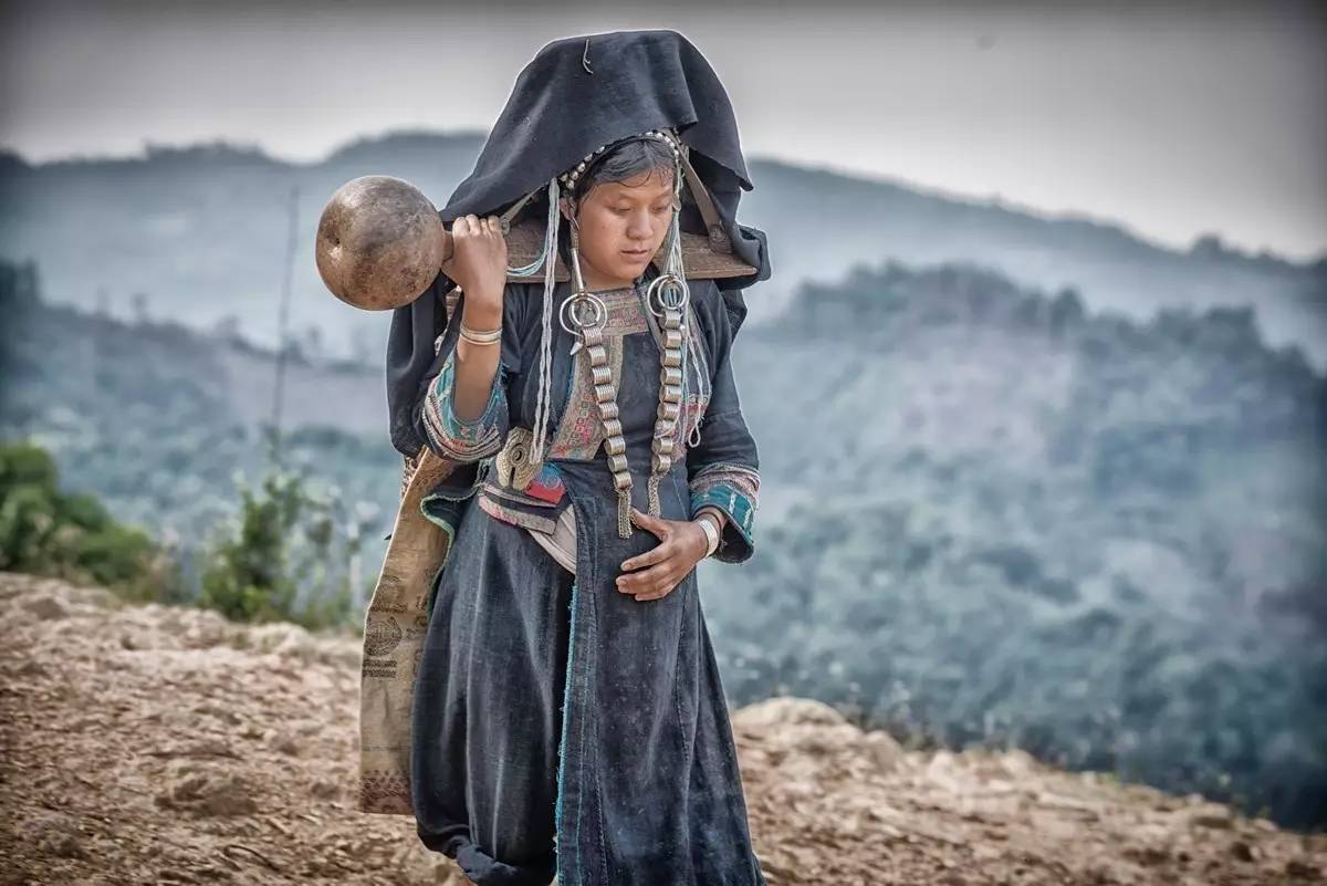 老挝阿卡族人图片