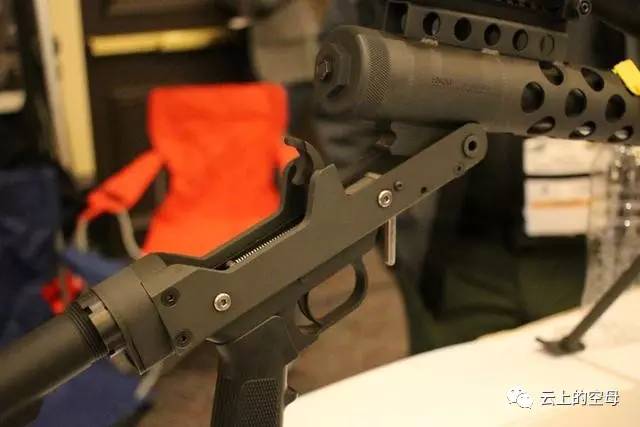 bfg 50狙击步枪的枪管采用铝合金制造,长度分别为295英寸(74