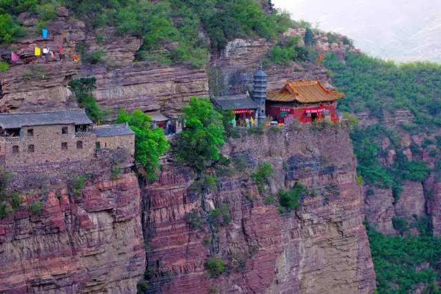 井陉地质基础十分古老,基层岩系为太古界,境内山峦起伏,河谷盆地错落