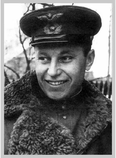 二战时期苏联空军及反法西斯阵营的头号王牌飞行员,卫国战争期间驾驶