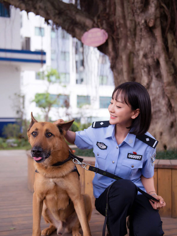 《警犬来啦》珠海开机 杨蓉短发造型青春靓丽