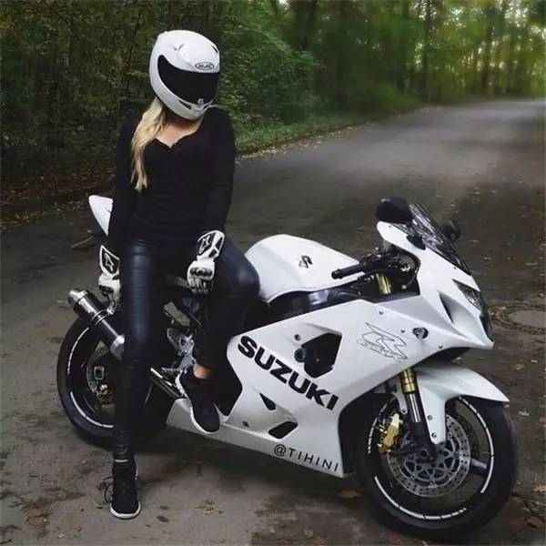 把女人改成摩托车图片