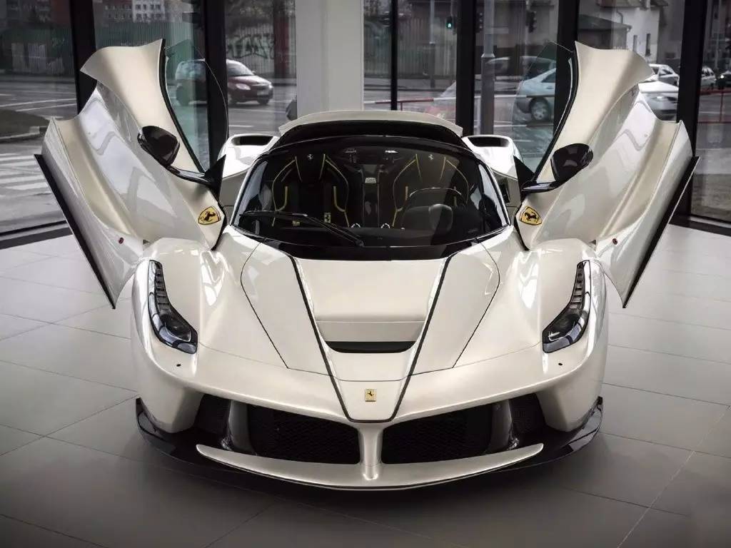 【跑车世界】白色敞篷法拉利 laferrari aperta,帅出新高度!