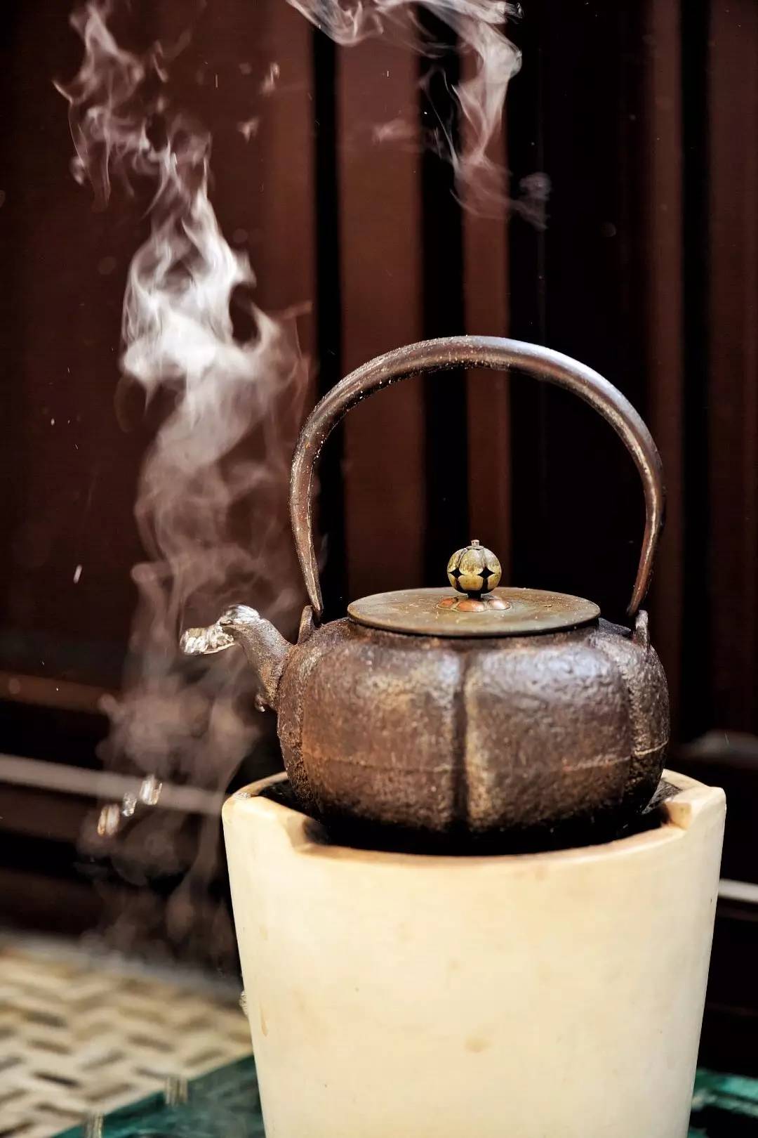 茶壶烧开水冒烟图片图片
