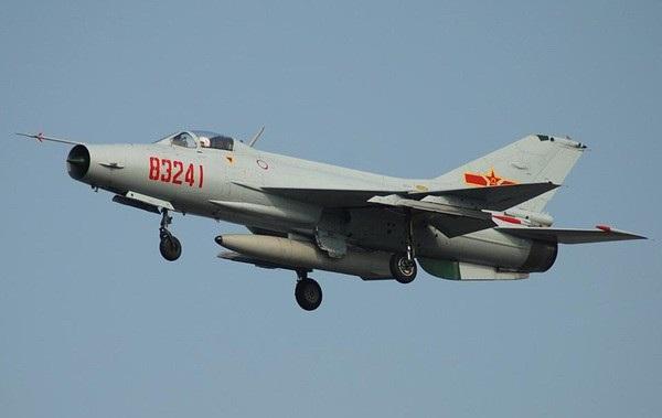 中国曾参照f4b鬼怪发展第一代国产舰载战斗机