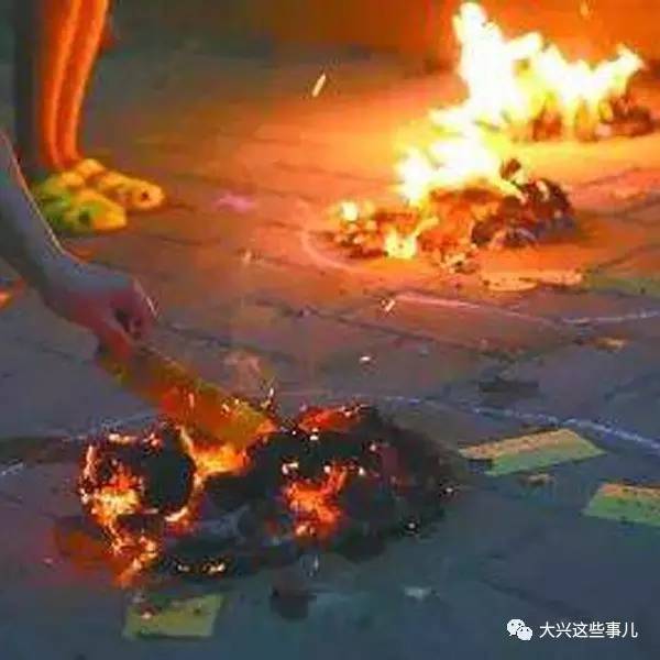 【文明祭扫】清明节的烧纸祭祀传统 你现在支持吗?