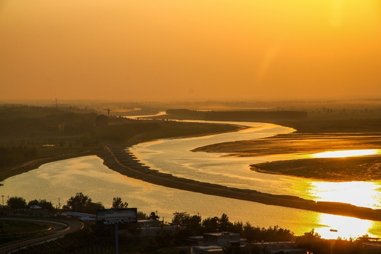 渭河是黄河最大的支流,发源于甘肃省渭源县鸟鼠山,从陕西潼关汇入黄河