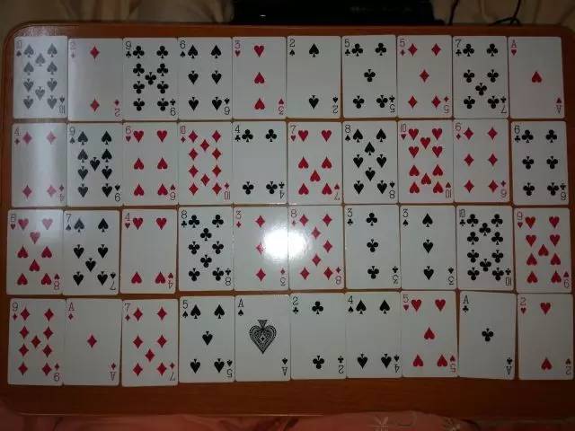扑克牌摆八张图片