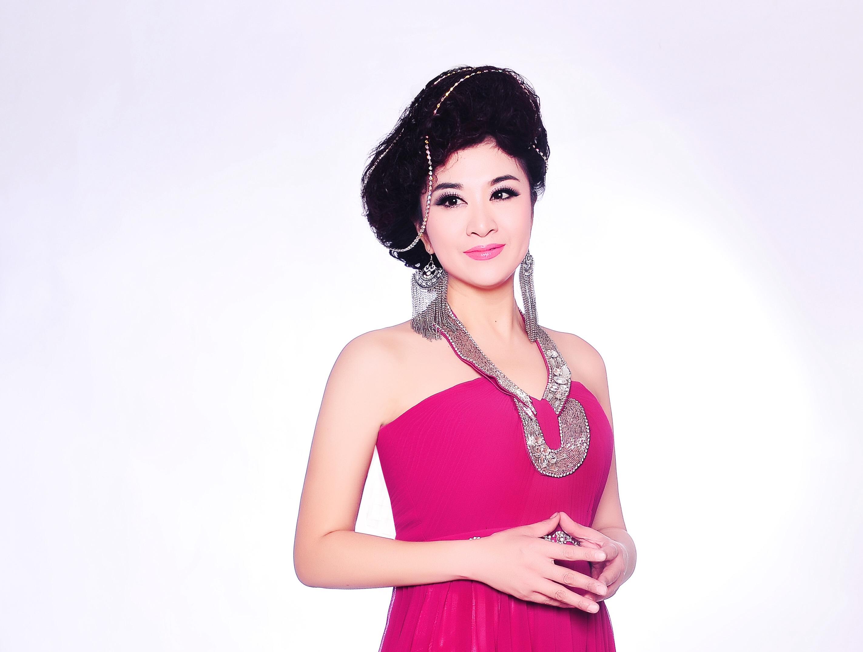 山东著名女歌唱家图片