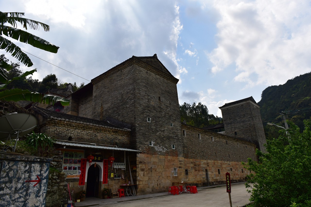 该楼位于紫金县南岭镇高新村,2010年被列为广东省文物保护单位