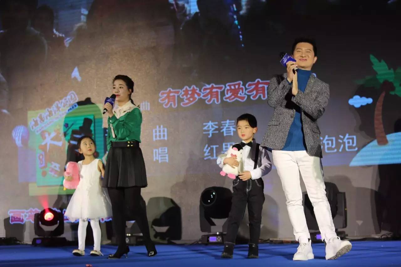 红果果,绿泡泡与小朋友们共同演唱海昌海洋公园公益主题曲《有梦,有爱