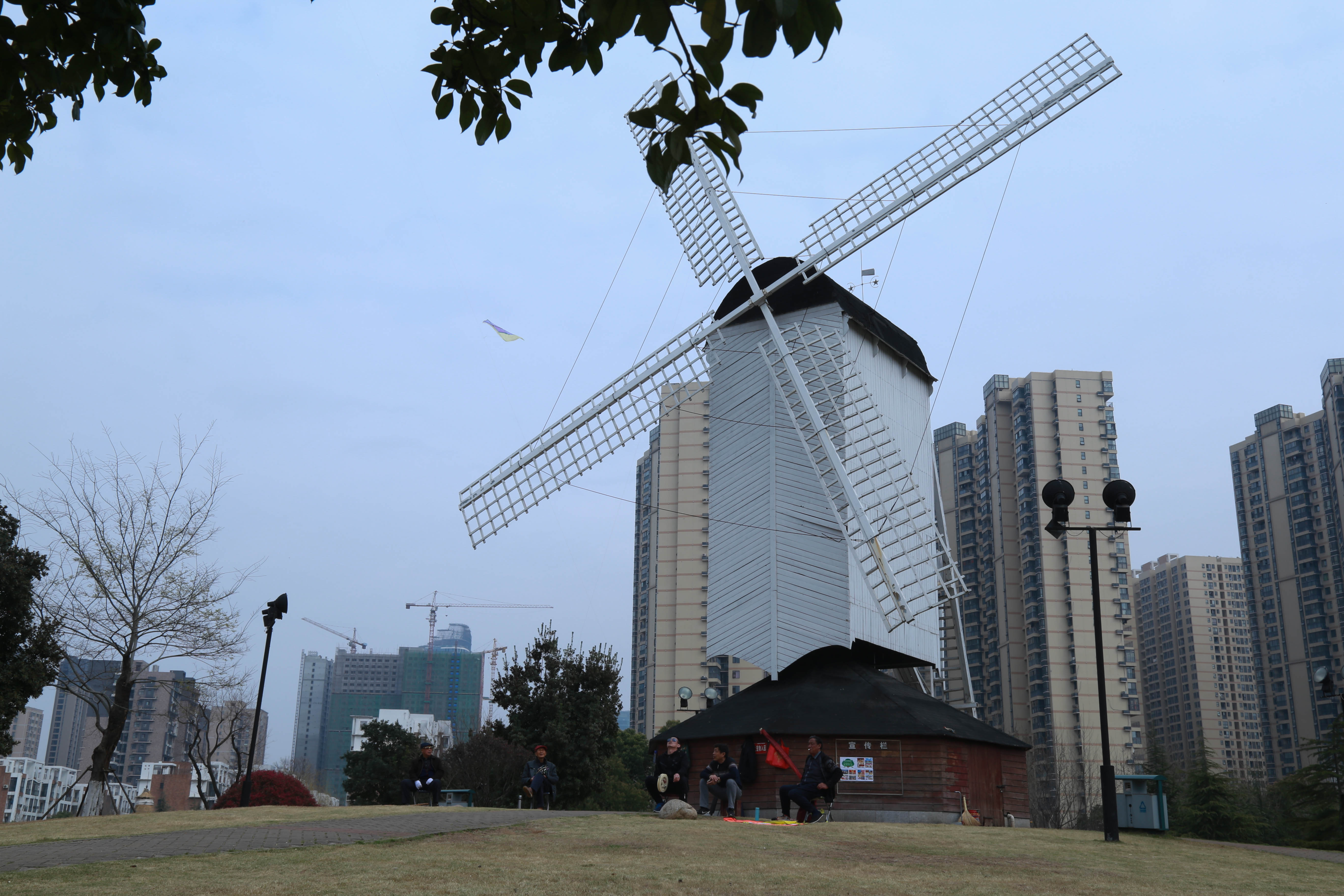 武漢有一座公園,讓你在堵城裡領略異域風情