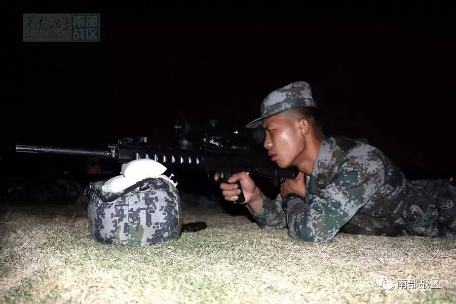 驻香港部队狙击手训练:针穿大米,鸡蛋,硬币,弹壳成为标靶