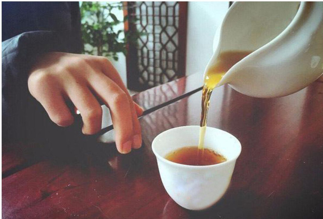 喝茶正确持杯手势图片图片