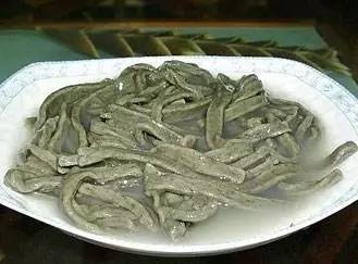 鸡屎藤面三月三吃鸡屎藤面,是广西北海本地人的一种传统习俗