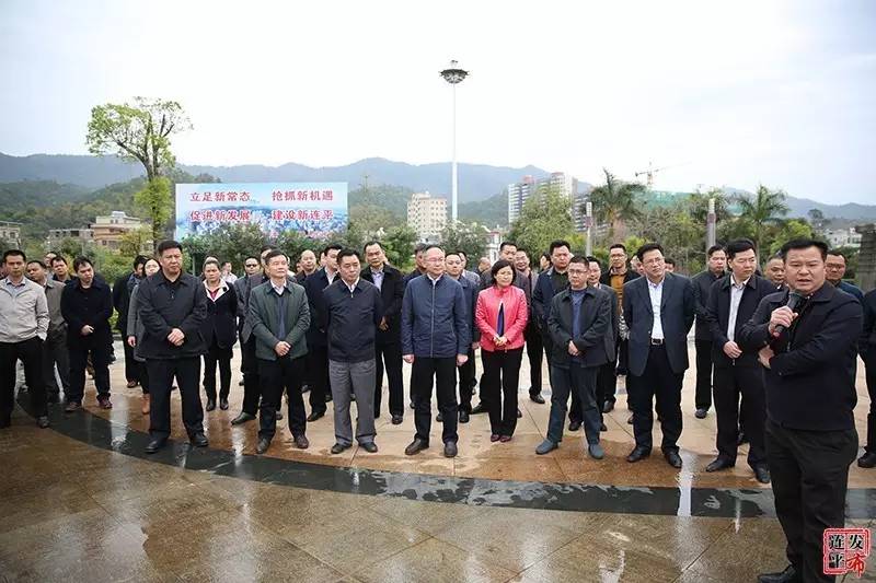 紫金县党政代表团一行在县委书记赖小卫等县领导及相关单位负责人的