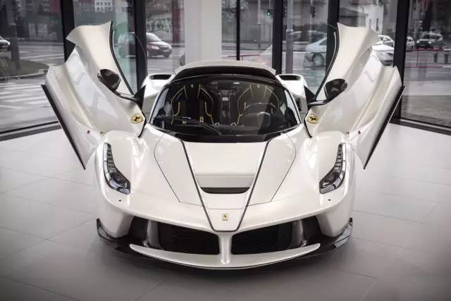 【梦幻超跑】敞篷马王大赏,白色法拉利laferrari aperta!