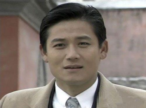 饰郑亚力,1988年《在水一方》饰雷行健,1991年《青青河边草》饰傅元凯