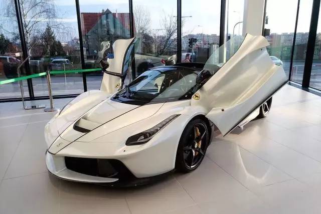 【梦幻超跑】敞篷马王大赏,白色法拉利laferrari aperta!