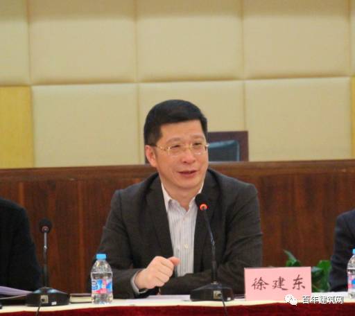 上海市安装行业协会徐建东会长会议听取和审议了刘建伟秘书长作的